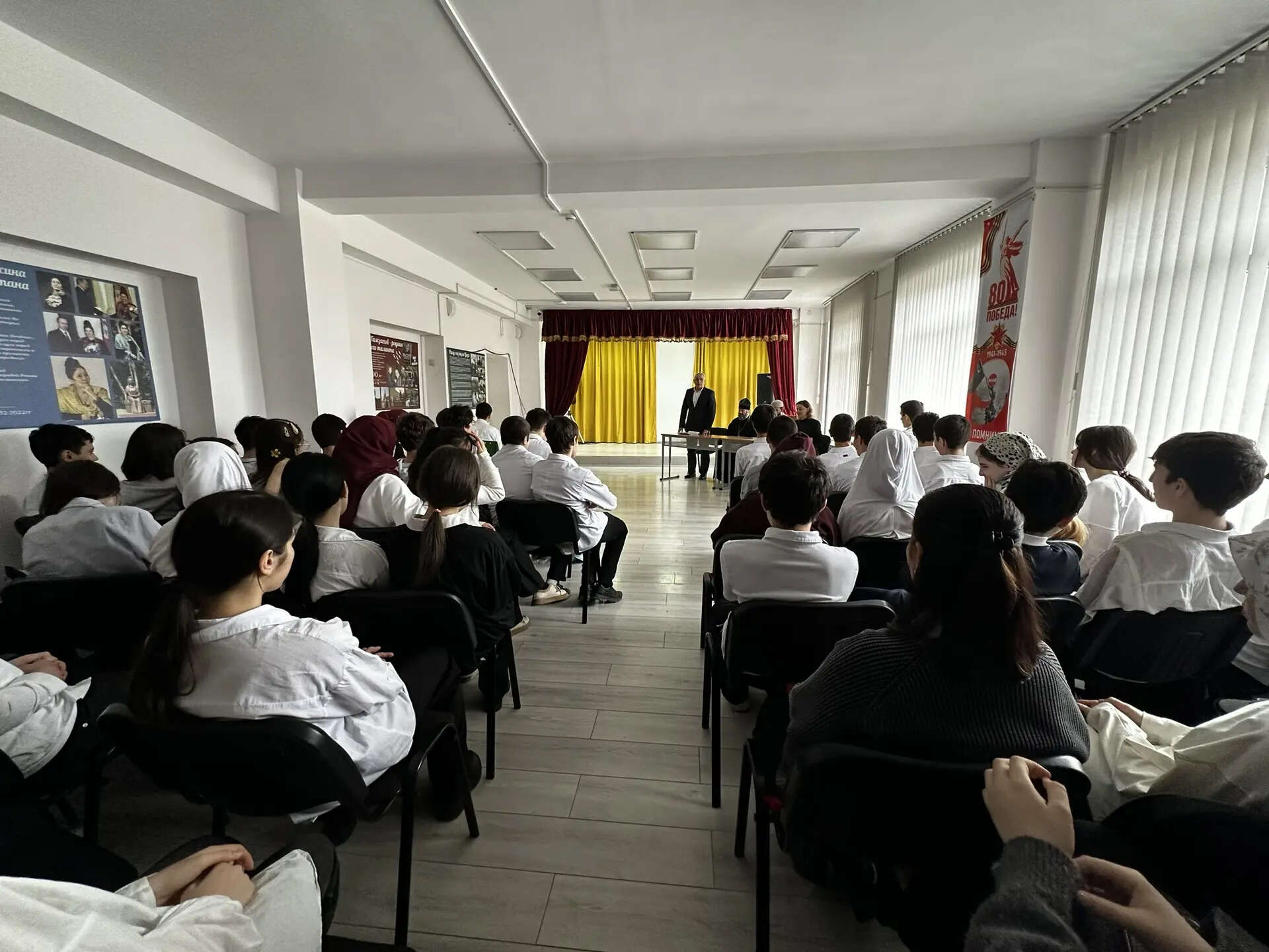 Диалог, который объединяет: в школах Махачкалы проходит Неделя гармоничных межконфессиональных отношений